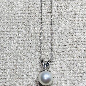 14K White Gold Pearl Necklace